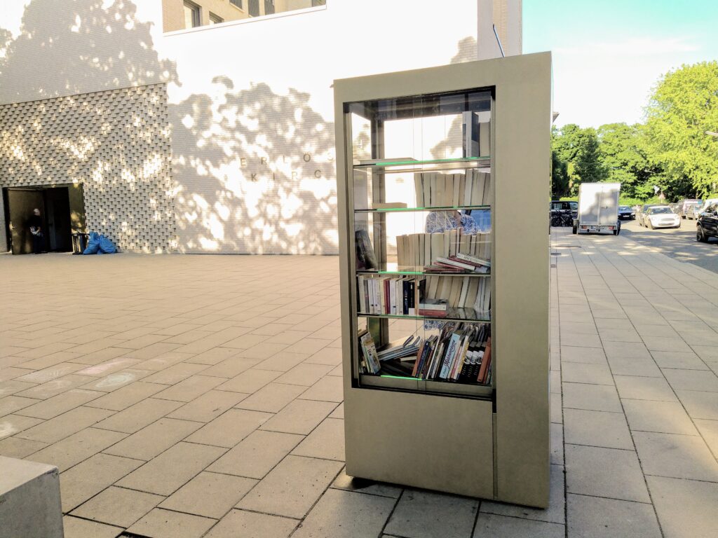 Bücherschrank Erlöserkirche Photo Christoph Stein