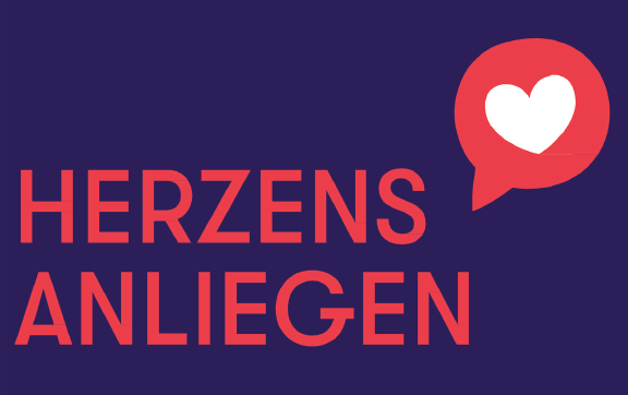 Auf dunkelblauem Hintergrund steht in Versalen in roter SChrift HERZENS ANLIEGEN und oben rechts ist eine rote Sprechblase mit einem weißen Herz abgebildet